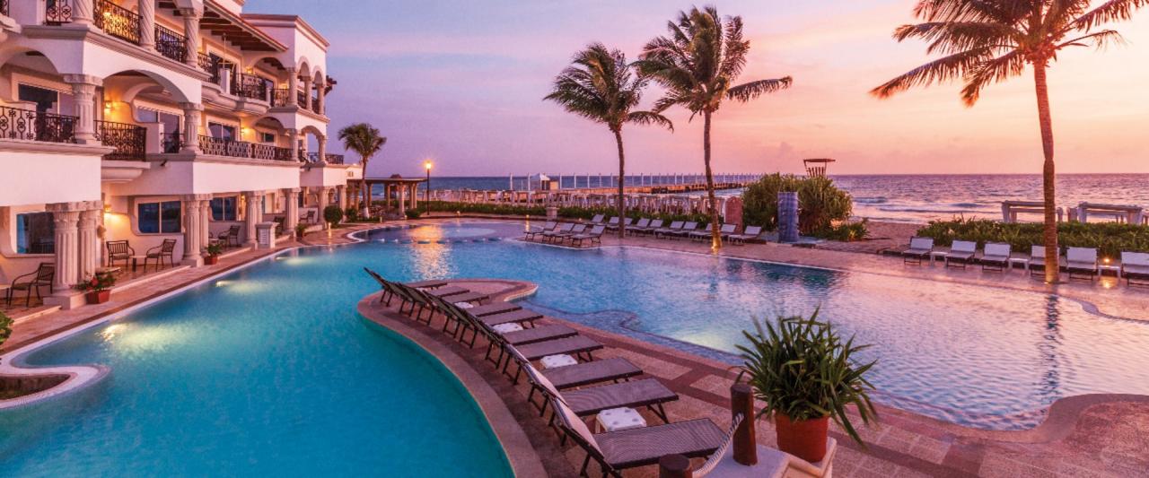 Hotel booking with cancellation insurance