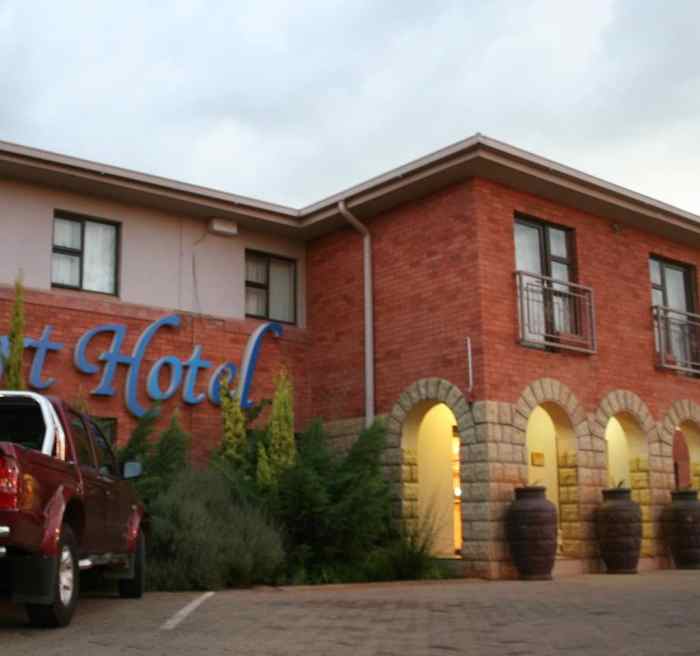 Airport hotel near me