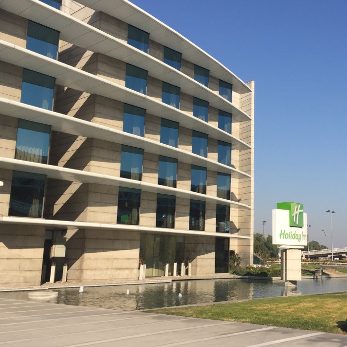 Airport hotel near me