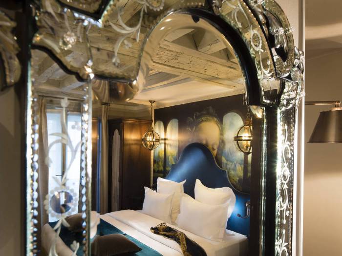 Most Romantic Luxury Hotels in Paris – Travel Curator