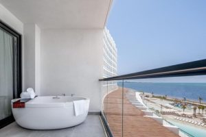 5 AVA RESORT CANCÚN ⌃ Salón de Spa y Zona de Conferencias