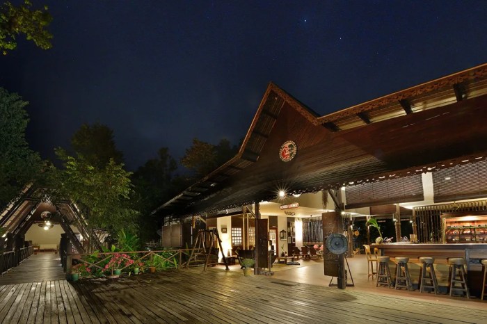 Jungle eco lodge in Borneo with orangutan tours