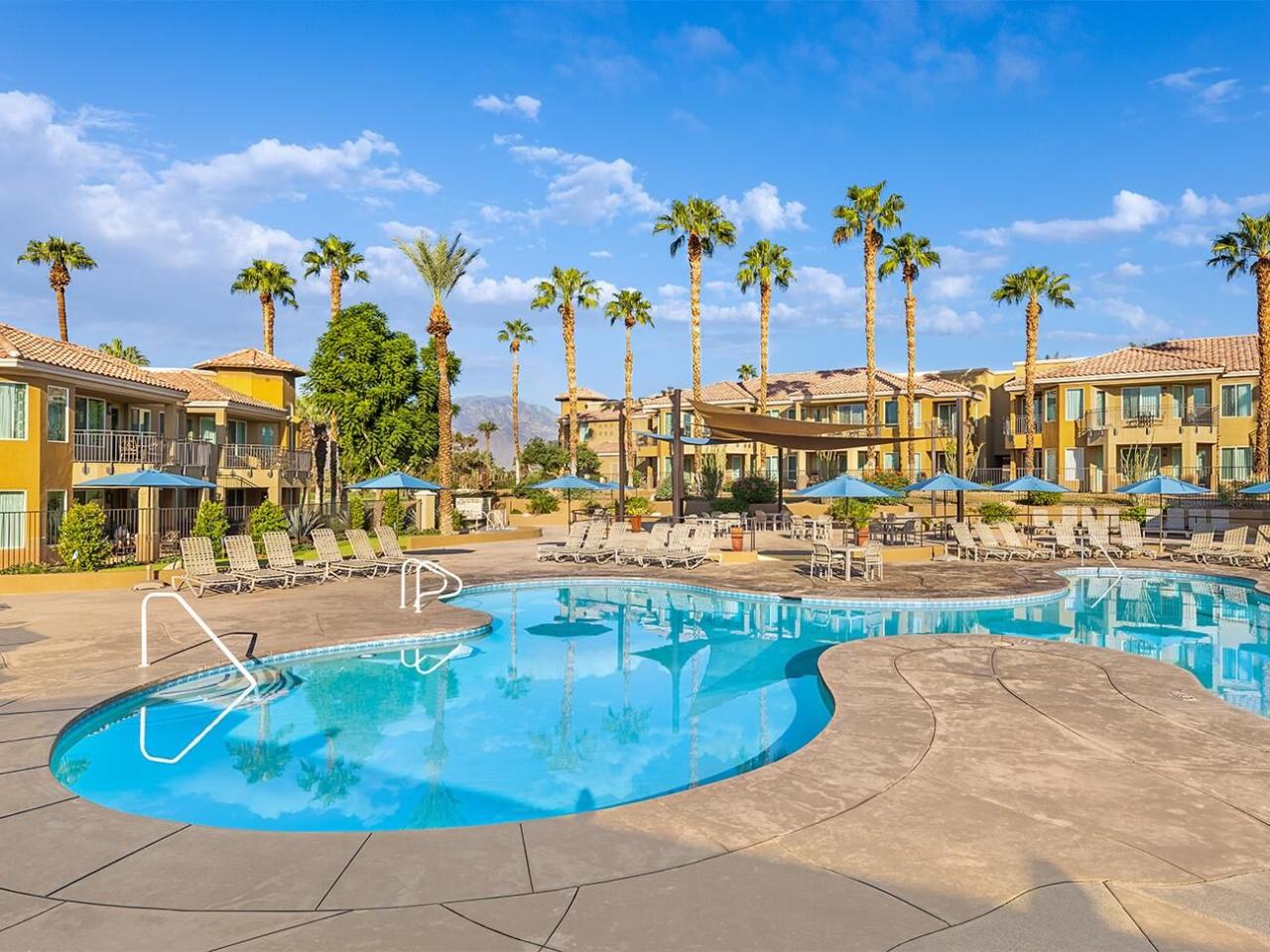 Desert resort in Palm Springs with private pool villas