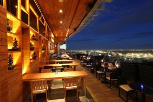 Hotel with rooftop infinity pool in Bangkok