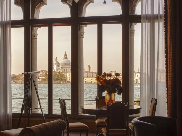 15 TOP Luxury Hotels in Venice ️ (with Canal Views and More)