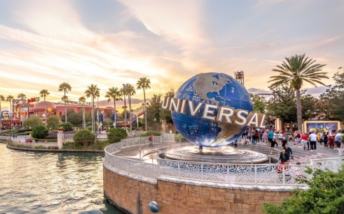 Family resort in Orlando with theme park shuttle