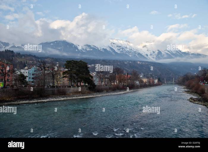Alpine lodge in Innsbruck with mountain scenery