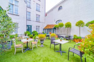 Boutique hotel in Bruges with canal view