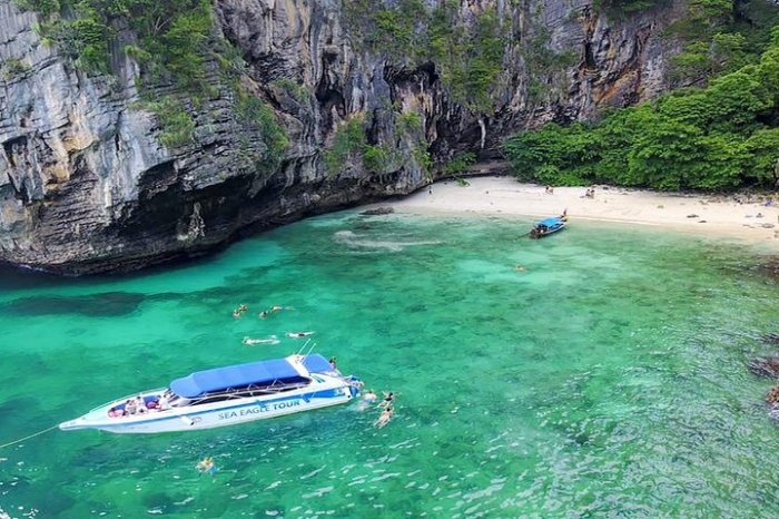 Beach resort in Thailand Krabi with water sports
