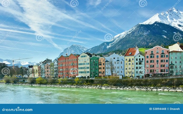 Alpine lodge in Innsbruck with mountain scenery