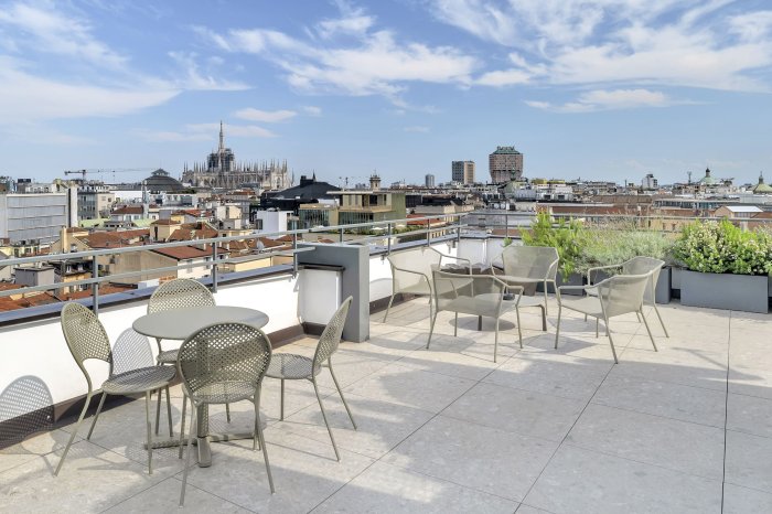 City center hotel in Milan near shopping district