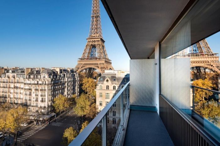 Hotel near Eiffel Tower with river view