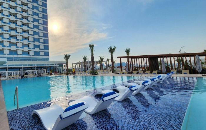 Luxury hotel in Doha with rooftop pool