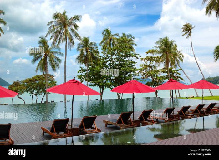 Adults-only hotel in Phuket with infinity pool