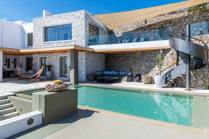 Adults-only villa in Mykonos with infinity pool