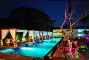 Beachfront resort in Goa with nightlife access