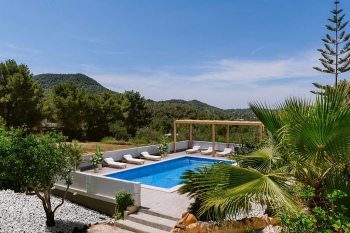 Adults-only villa in Ibiza with private jacuzzi