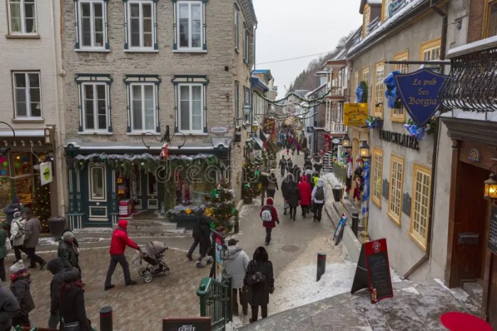 Tourists Walk the Cobblestone Narrow Streets and Shop at the Historic ...