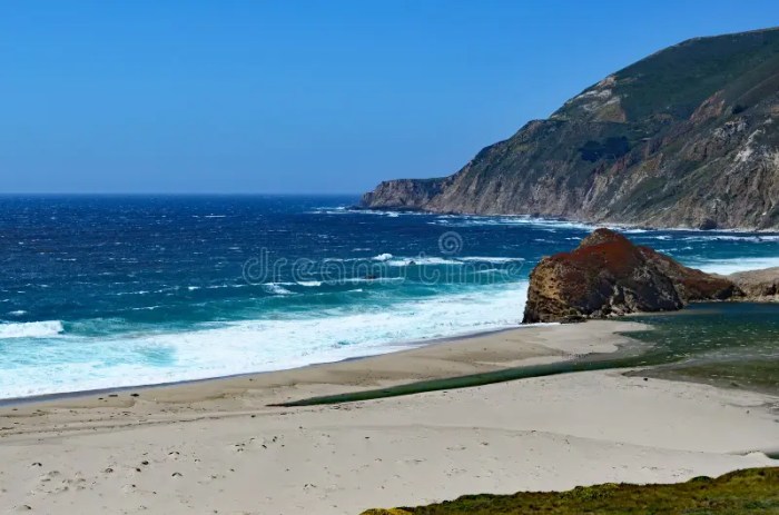 Luxury coastal resort in Big Sur with ocean cliffs