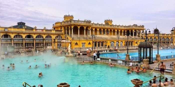 Boutique hotel in Budapest with thermal spa access