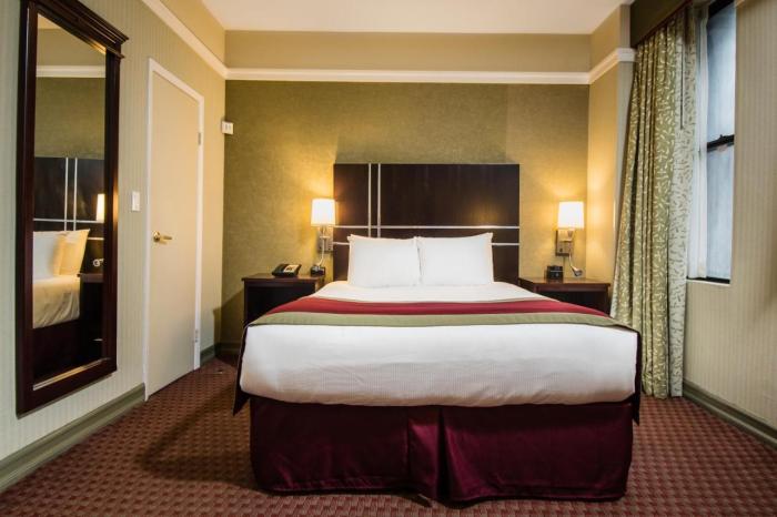 Hotel with rooftop bar in New York Times Square