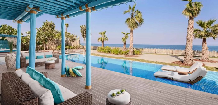 Luxury hotel in Doha with rooftop pool